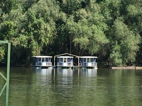 Lakóhajó, úszóház - Tisza-tó