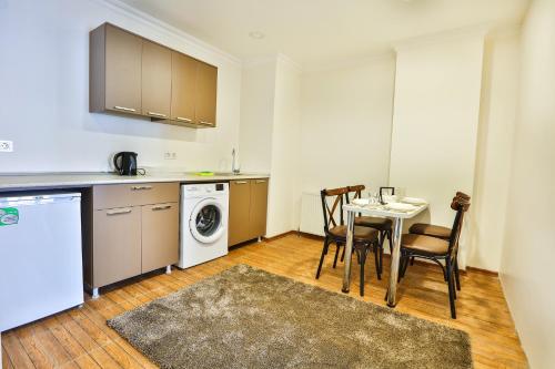 Modern Suites - image 9