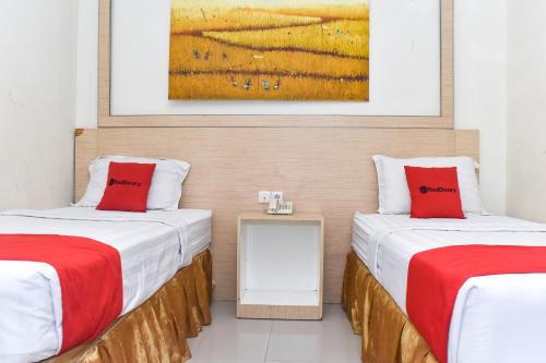 RedDoorz Plus near Sultan Hasanuddin Airport