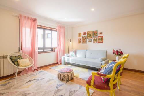  Colourful Eclectic Apartment by Cozzy Homes, Pension in Porto