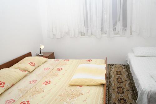 One-Bedroom Apartment with Terrace and Sea View image 1