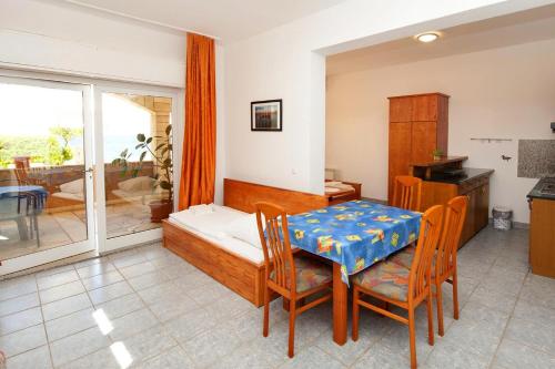 Apartments and rooms by the sea Slatine Ciovo - 1139 - image 4
