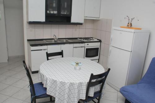 Two-Bedroom Apartment with Terrace and Sea View image 1