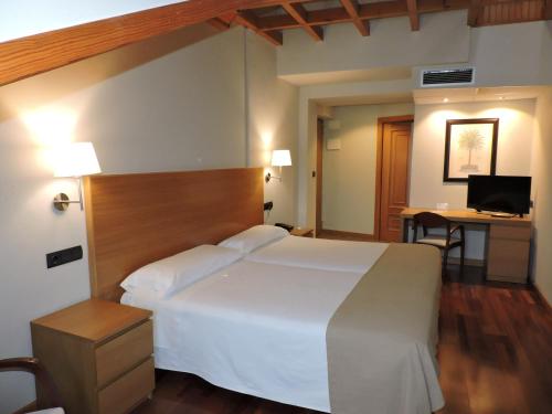 Hotel El Nogal - image 8