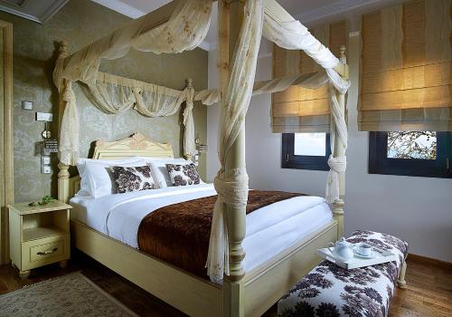 1 king bed, 1 sofa bed