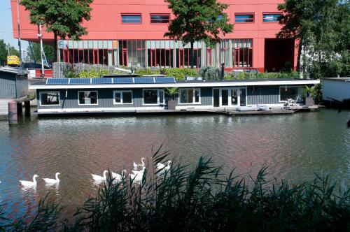  Bed Breakfast Boat in Amsterdam