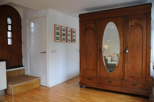 Bed Breakfast Boat - image 9