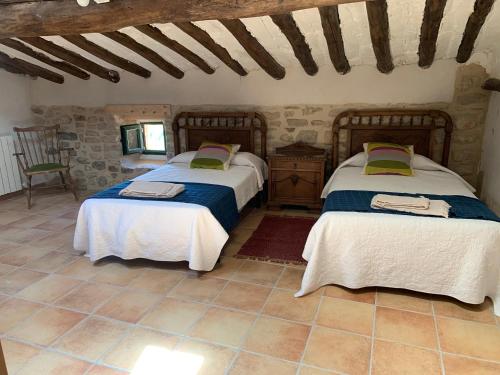 4 twin beds