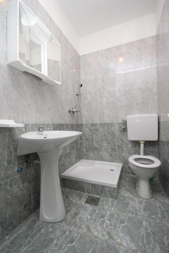 Apartments and rooms with parking space Metajna Pag - 4120 - image 9