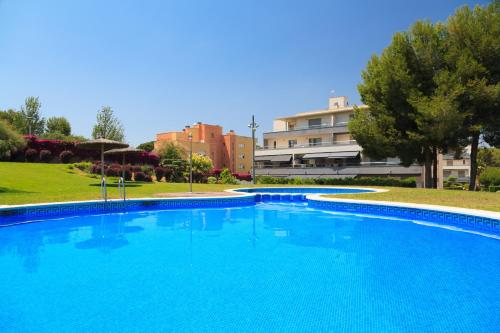 UHC Salou Villa Family Complex - image 11