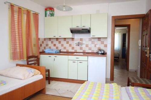 Apartments by the sea Povljana Pag - 3316 - image 4