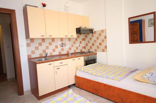 Apartments by the sea Povljana Pag - 3316 - image 11