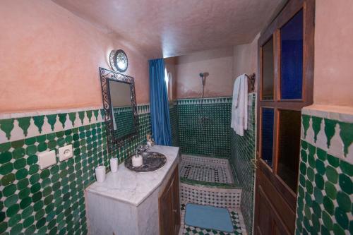 room detail thumbnail 2