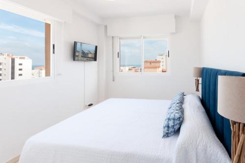Apartment with Terrace 9B image 5