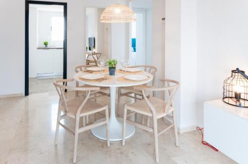 Apartment with Terrace 9B image 6