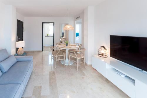 Apartment with Terrace 9B image 7
