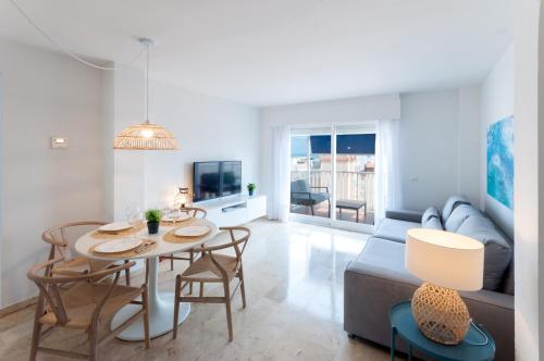 Apartment with Terrace 9B image 8