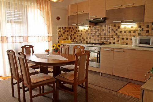  Apartmani Josip, Ferienwohnung in Vodice