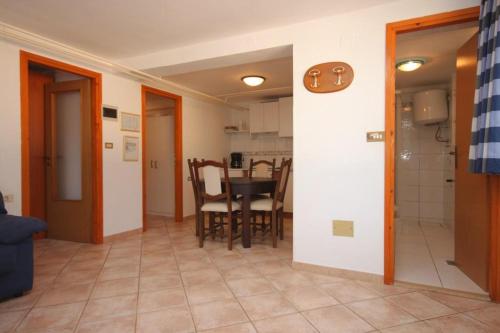 Apartments with a swimming pool Umag - 3358 - image 14