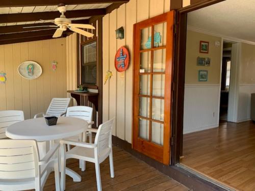 River Wilderness Waterfront Cabins - 편의 시설/서비스