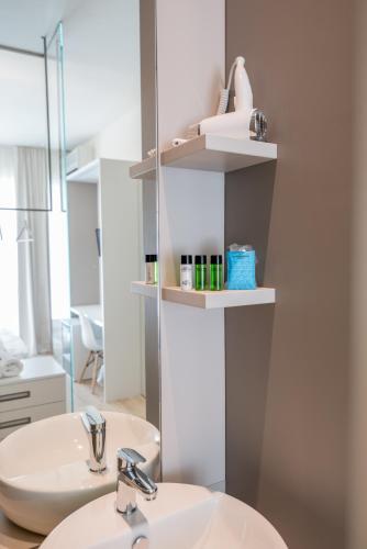 Double or Twin Room with Balcony image 6