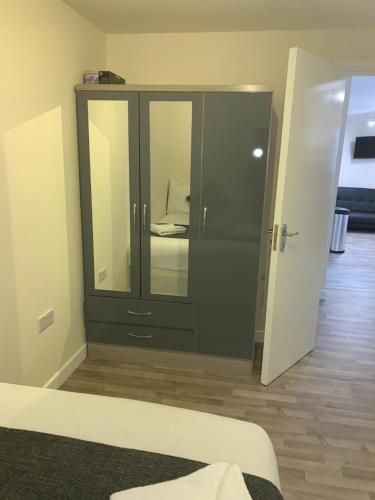 CENTRAL APARTMENT PADDINGTON - image 5