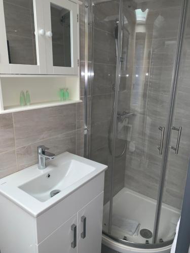 CENTRAL APARTMENT PADDINGTON - image 4