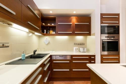 Luxury central Apartment - image 14