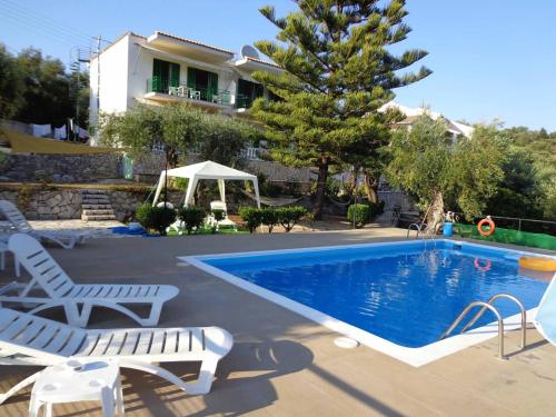  Frankis Apartments Agios Spyridonas Perithia, Pension in Ypsilás