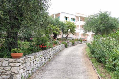  Frankis Apartments Agios Spyridonas Perithia in Ypsilás