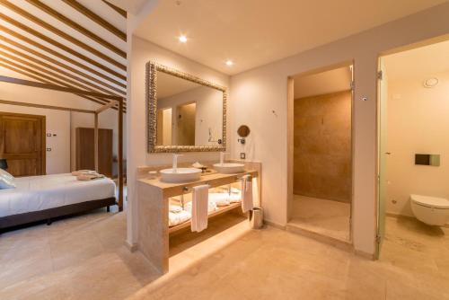 Suite con terraza Hotel Creu de Tau Art&Spa-Adults only 4