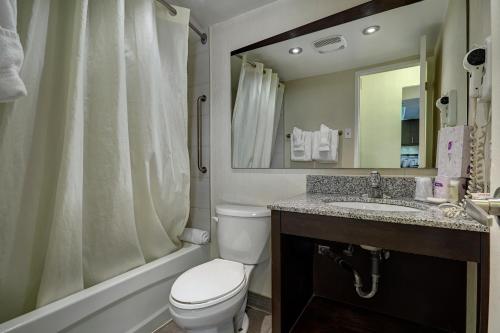 Town Inn Suites Hotel Room Type - Deluxe Suite