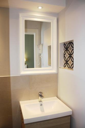 Double Room image 10