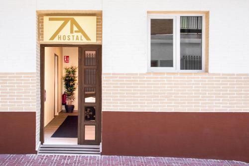 Exterior view, Hostal 7A in Torrevieja