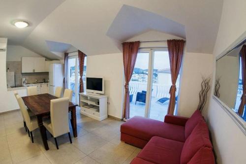 Apartments by the sea Jezera Murter - 17007