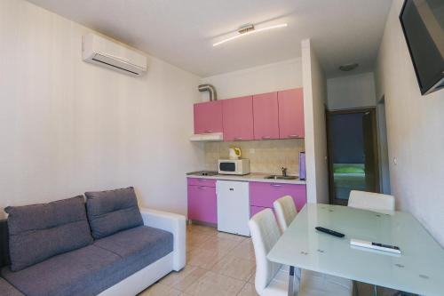 Apartments with a parking space Baska Voda Makarska - 17300 - image 5