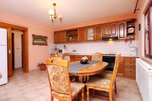 Apartments by the sea Tri Zala Korcula - 558 - image 9