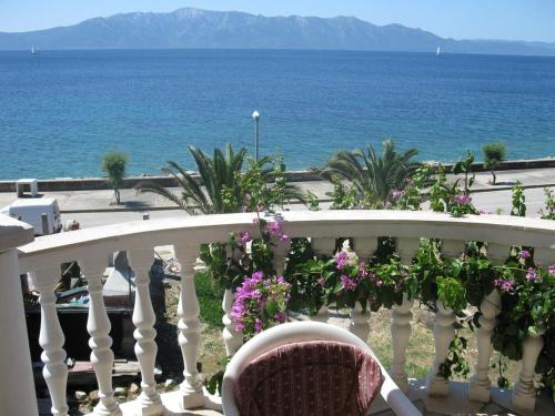 Apartments by the sea Sucuraj Hvar - 590 