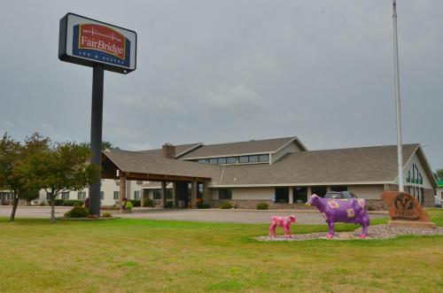 FairBridge Inn & Suites - Hotel - Thorp