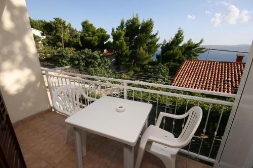 Apartments by the sea Marusici Omis - 1043 