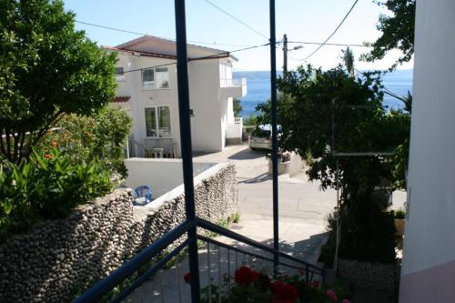 Two-Bedroom Apartment with Balcony and Sea View image 3