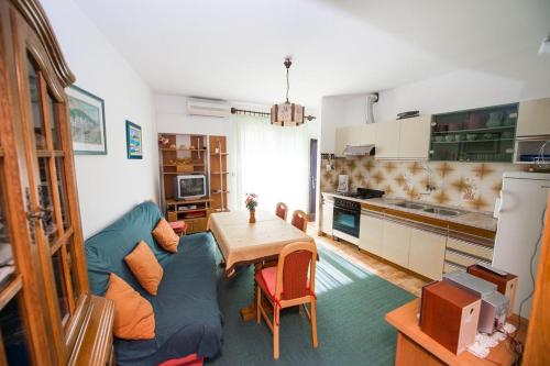 Apartments by the sea Rogoznica - 1089 - image 10
