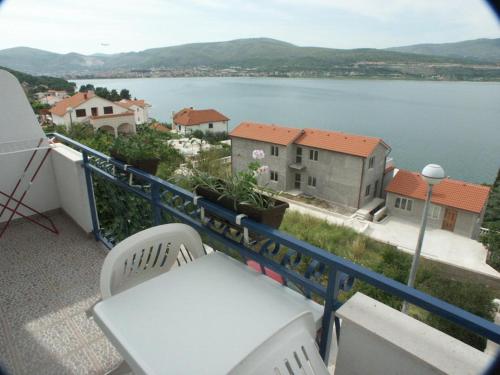 Apartments with a parking space Mastrinka Ciovo - 2084 