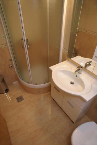 Apartments by the sea Podgora Makarska - 2593 - image 2