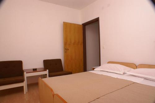 Apartments with a parking space Tucepi Makarska - 2676 - image 3