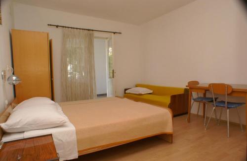 Apartments with a parking space Tucepi Makarska - 2676 - image 9