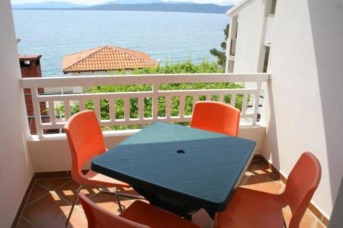  Apartments by the sea Igrane, Makarska - 2680 in Igrane
