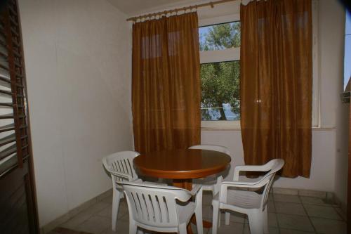 Apartments by the sea Tucepi Makarska - 2699 - image 14