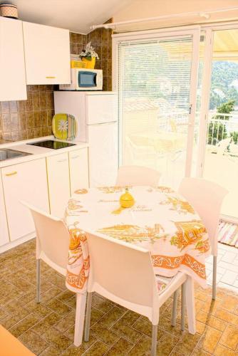 廚房, Apartments and rooms by the sea Zivogosce - Porat, Makarska - 2733 in 捷科高斯切