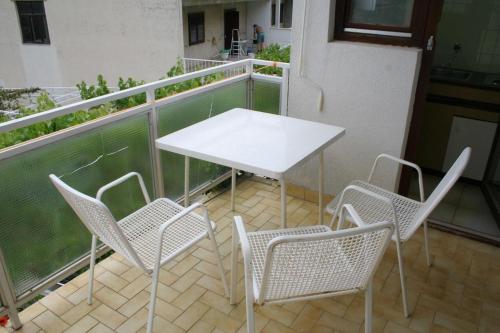 Apartments with a parking space Omis - 2745 - image 4